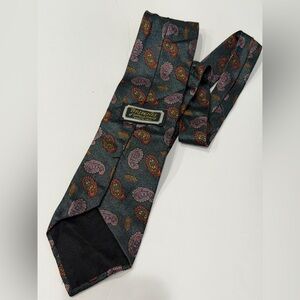 Britches of Georgetown 100% Silk Paisley Necktie
